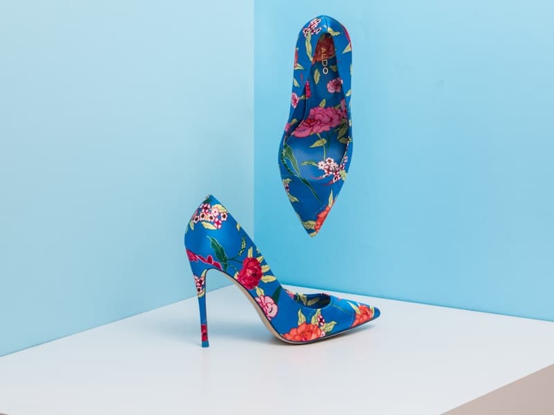 Вилла с бассейном и садом